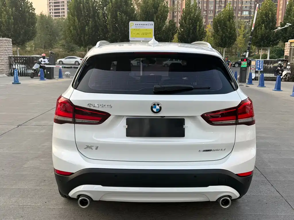 BMW X1 — фото 9