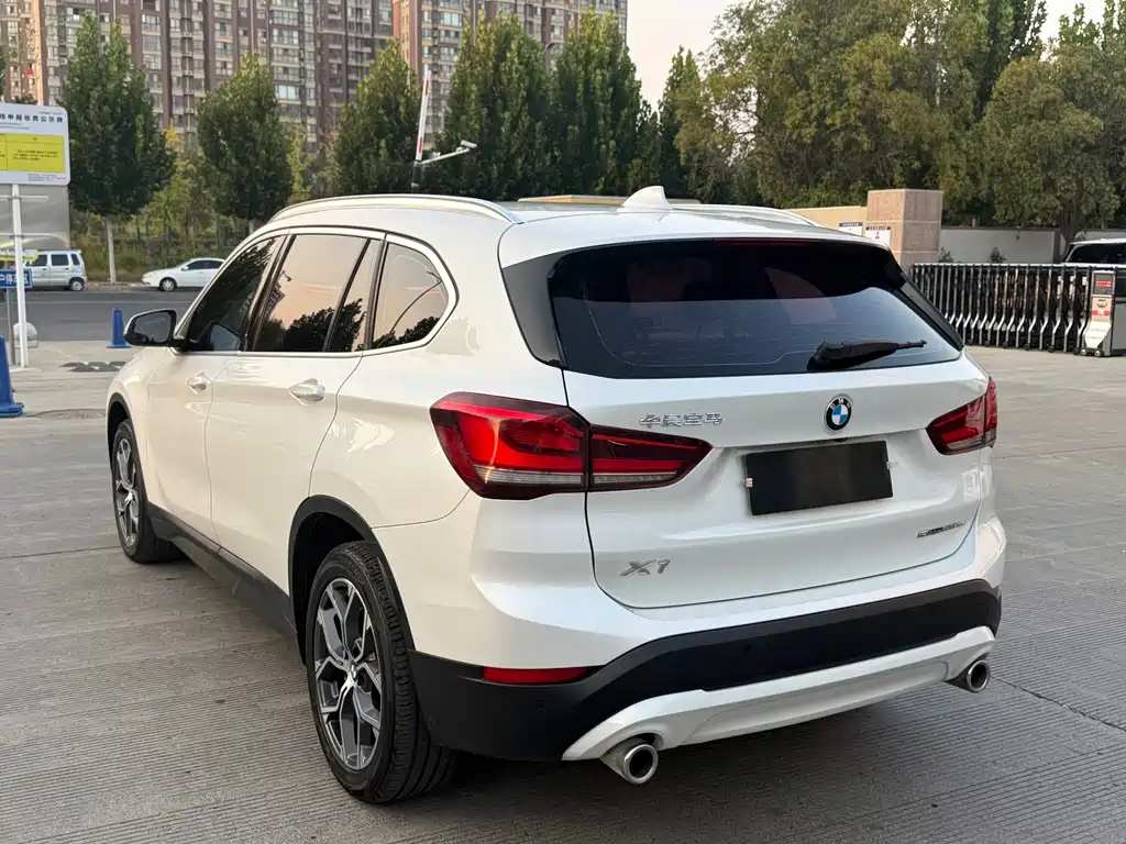 BMW X1 — фото 10
