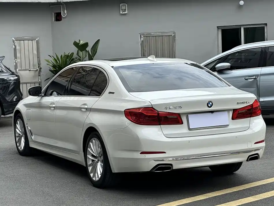 BMW 5 Series New Energy — фото 9