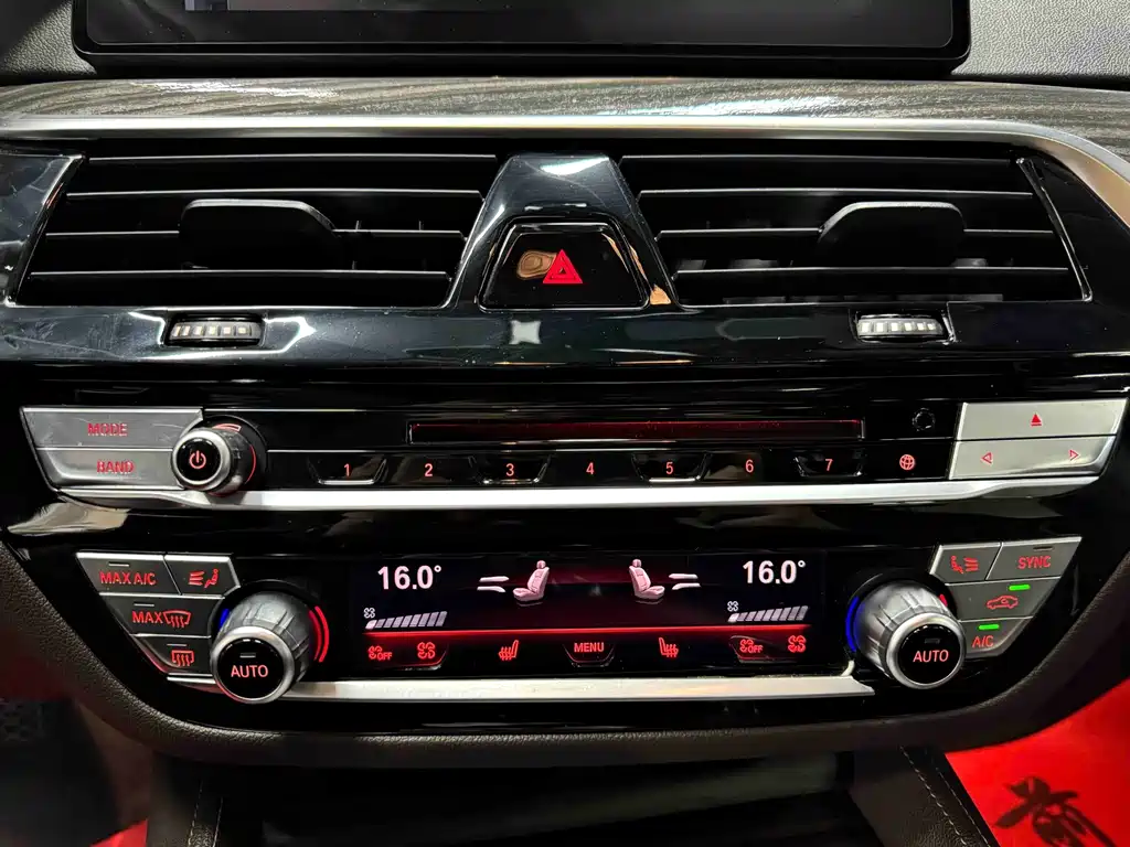 BMW 5 Series — фото 11