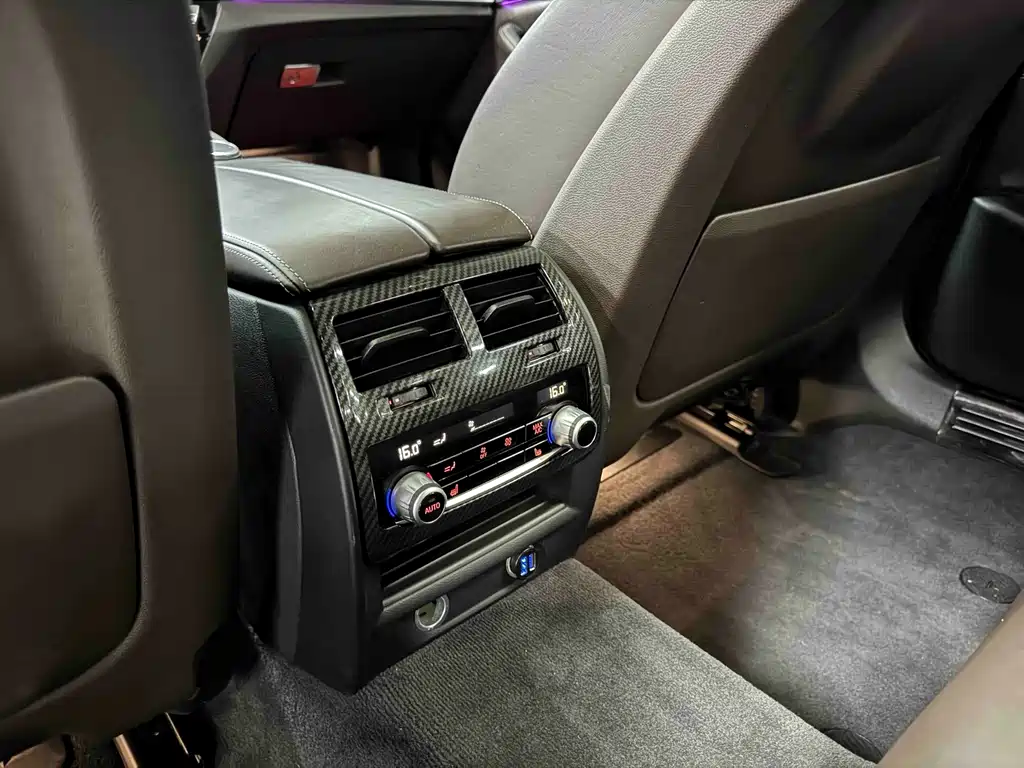 BMW 5 Series — фото 15