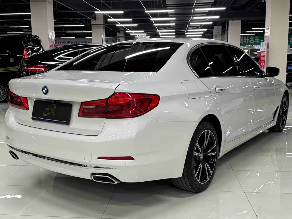 BMW 5 Series — фото 5
