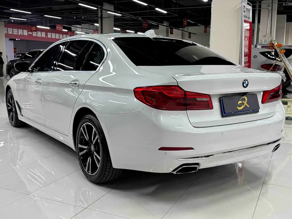 BMW 5 Series — фото 6