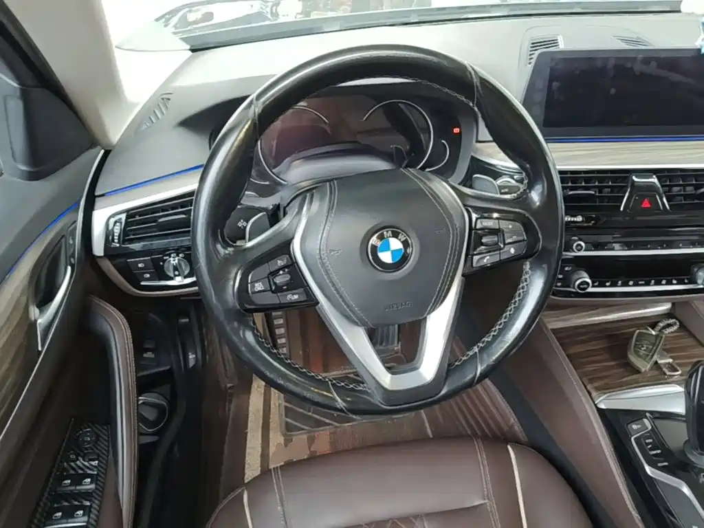 BMW 5 Series — фото 11