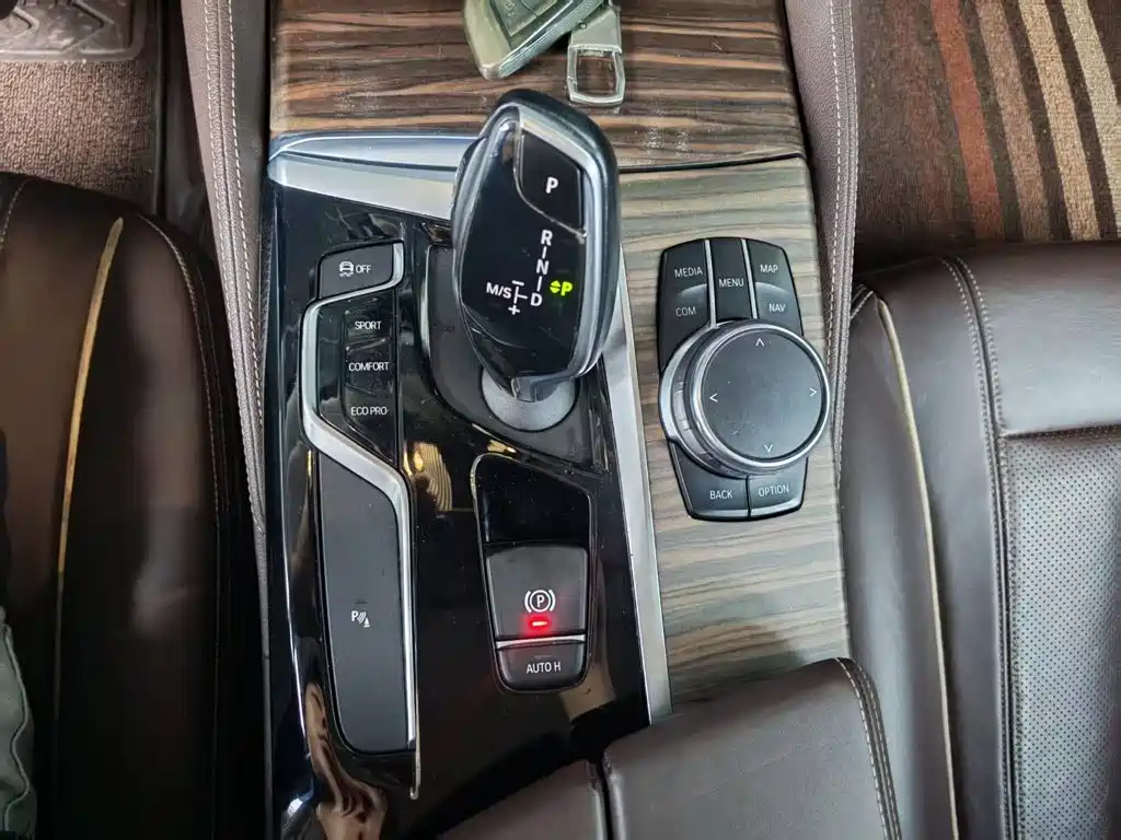 BMW 5 Series — фото 14