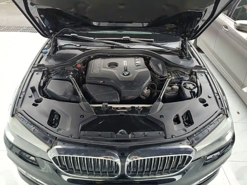 BMW 5 Series — фото 20