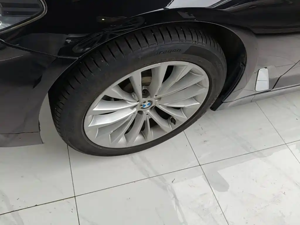 BMW 5 Series — фото 23