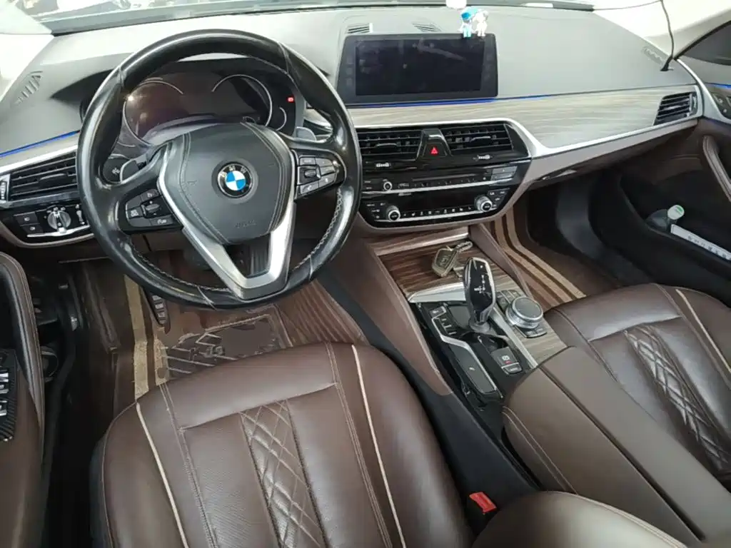 BMW 5 Series — фото 10