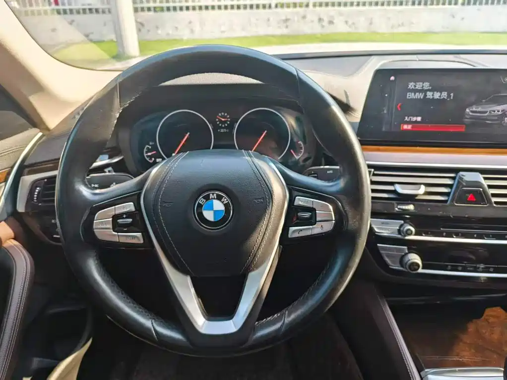 BMW 5 Series — фото 11