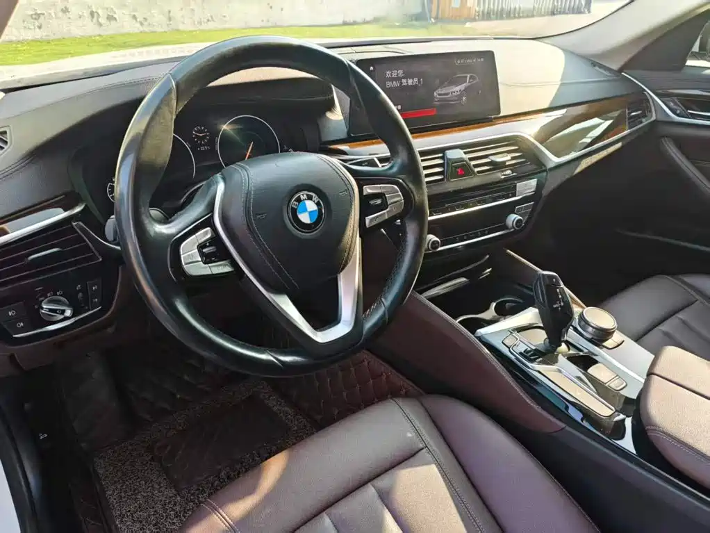 BMW 5 Series — фото 10