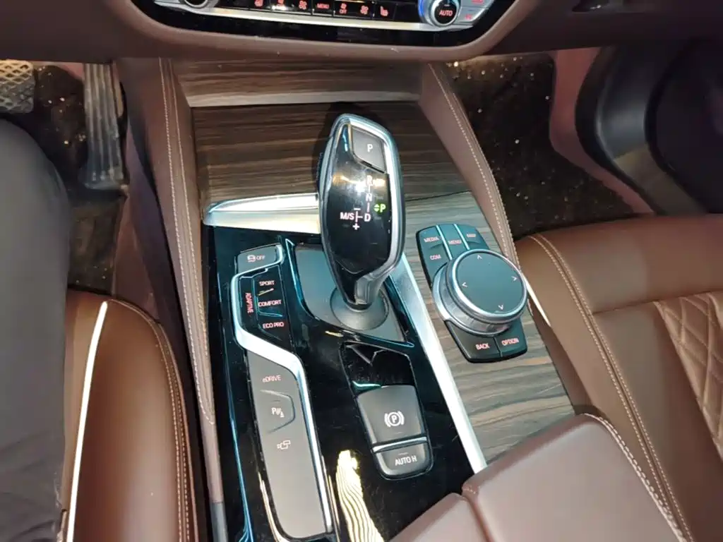 BMW 5 Series New Energy — фото 14
