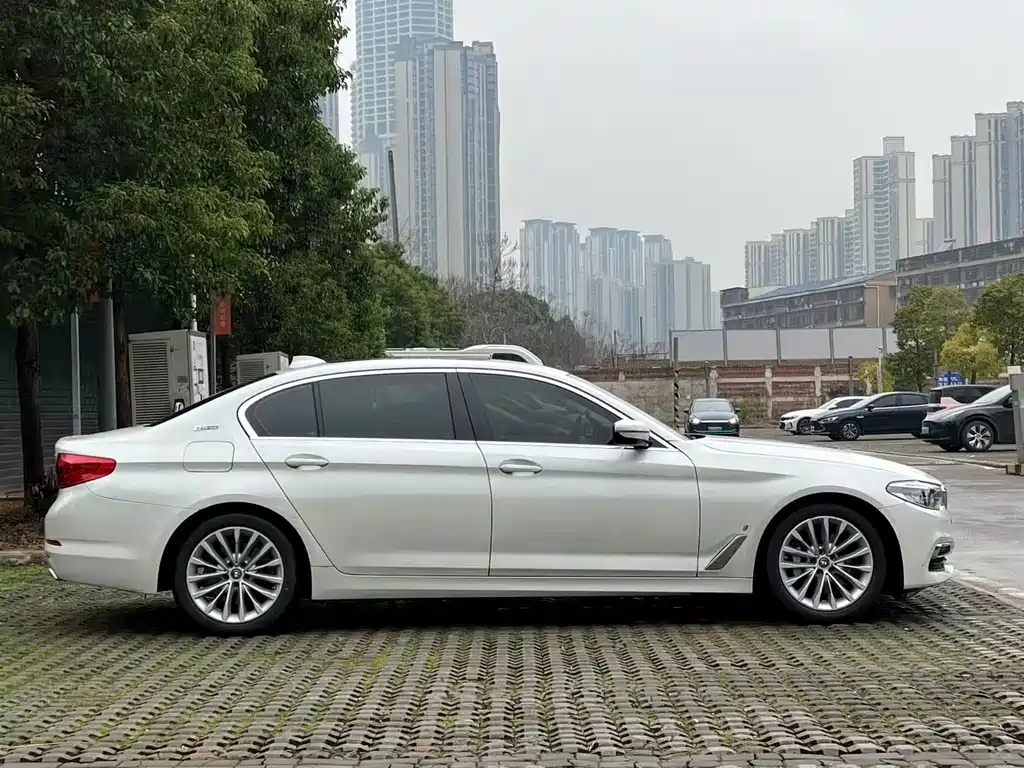 BMW 5 Series New Energy — фото 3