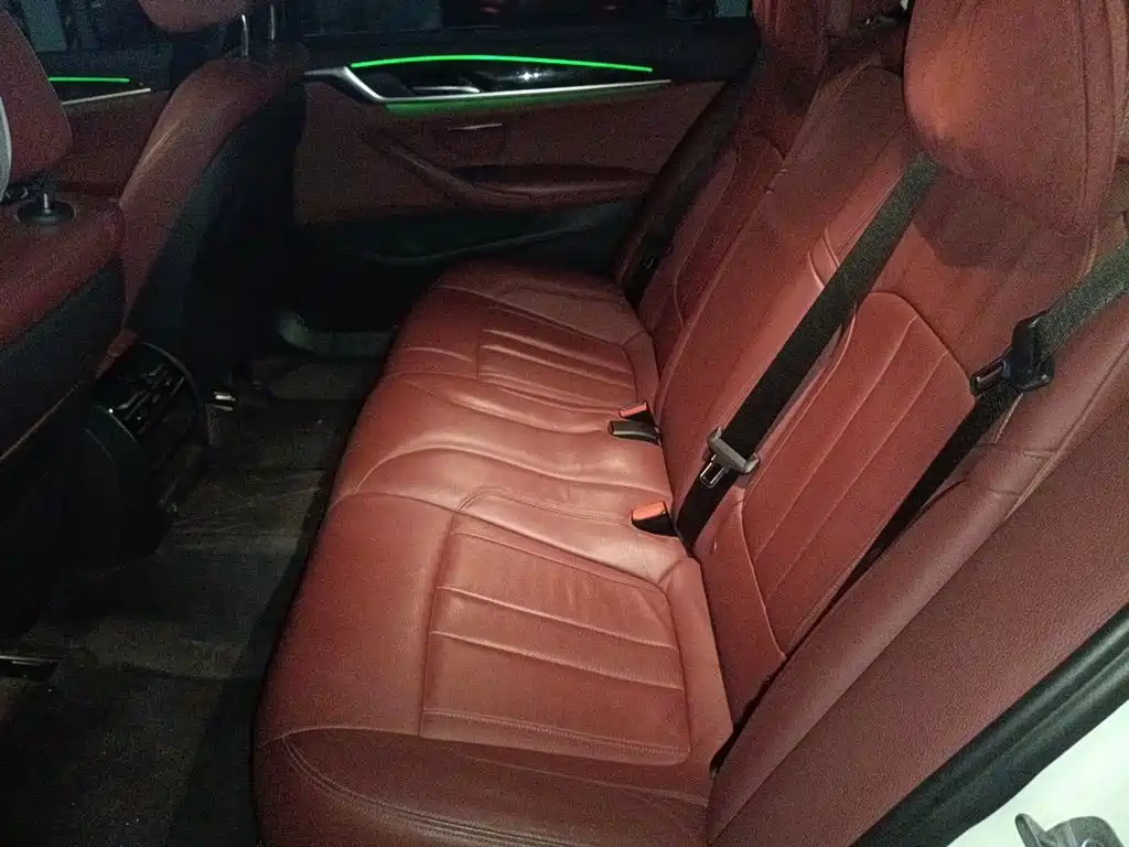 BMW 5 Series — фото 18