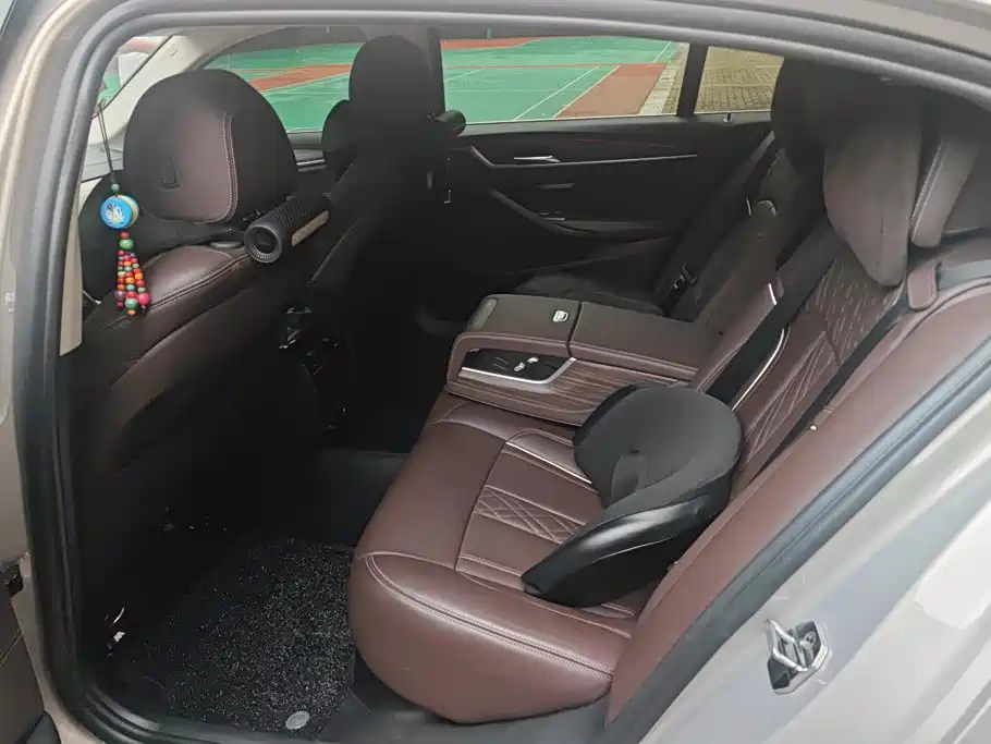 BMW 5 Series — фото 11