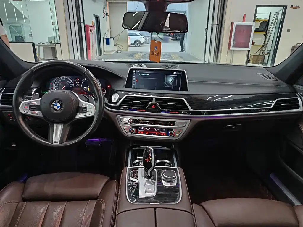 BMW 7 Series — фото 6