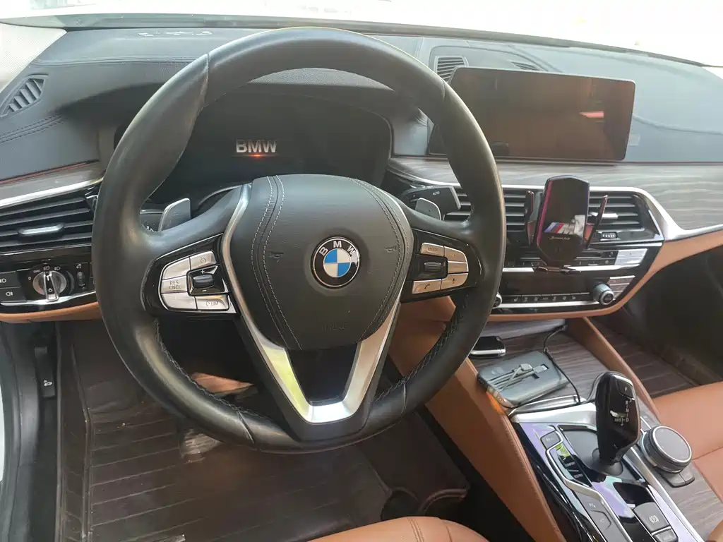 BMW 5 Series — фото 11