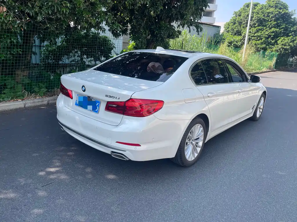BMW 5 Series — фото 5