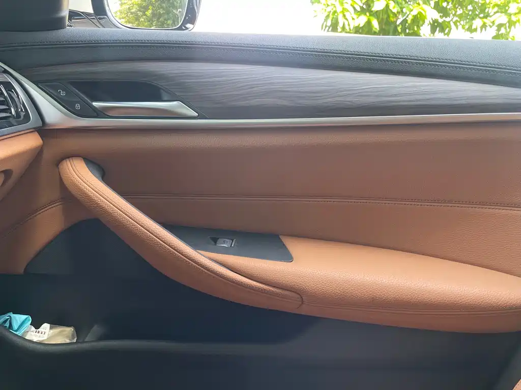 BMW 5 Series — фото 10