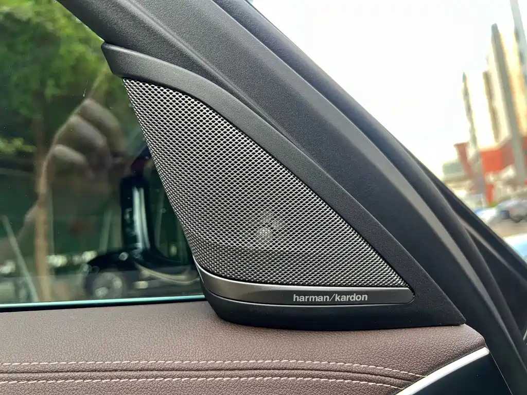 BMW 5 Series — фото 14