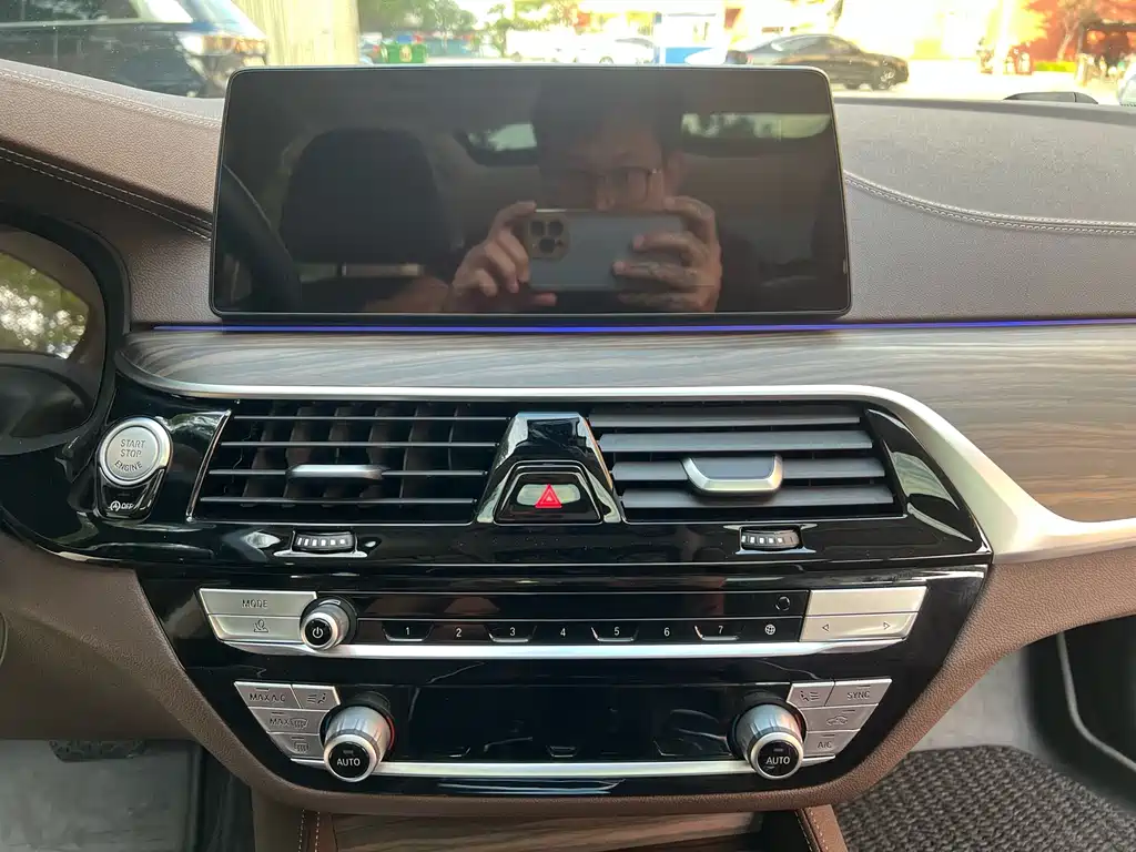 BMW 5 Series — фото 15