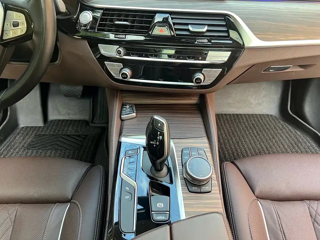 BMW 5 Series — фото 16