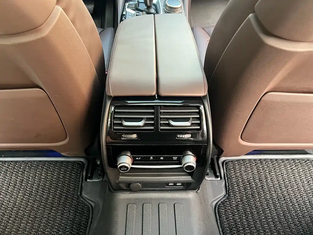 BMW 5 Series — фото 17