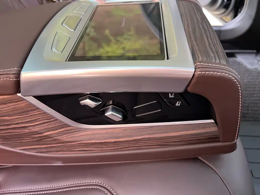 BMW 5 Series — фото 19