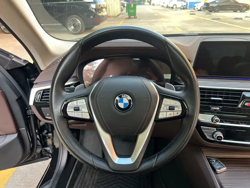 BMW 5 Series — фото 10