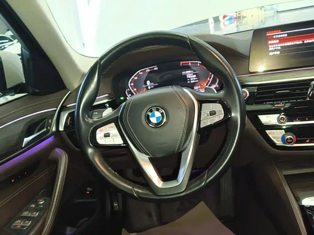 BMW 5 Series — фото 11