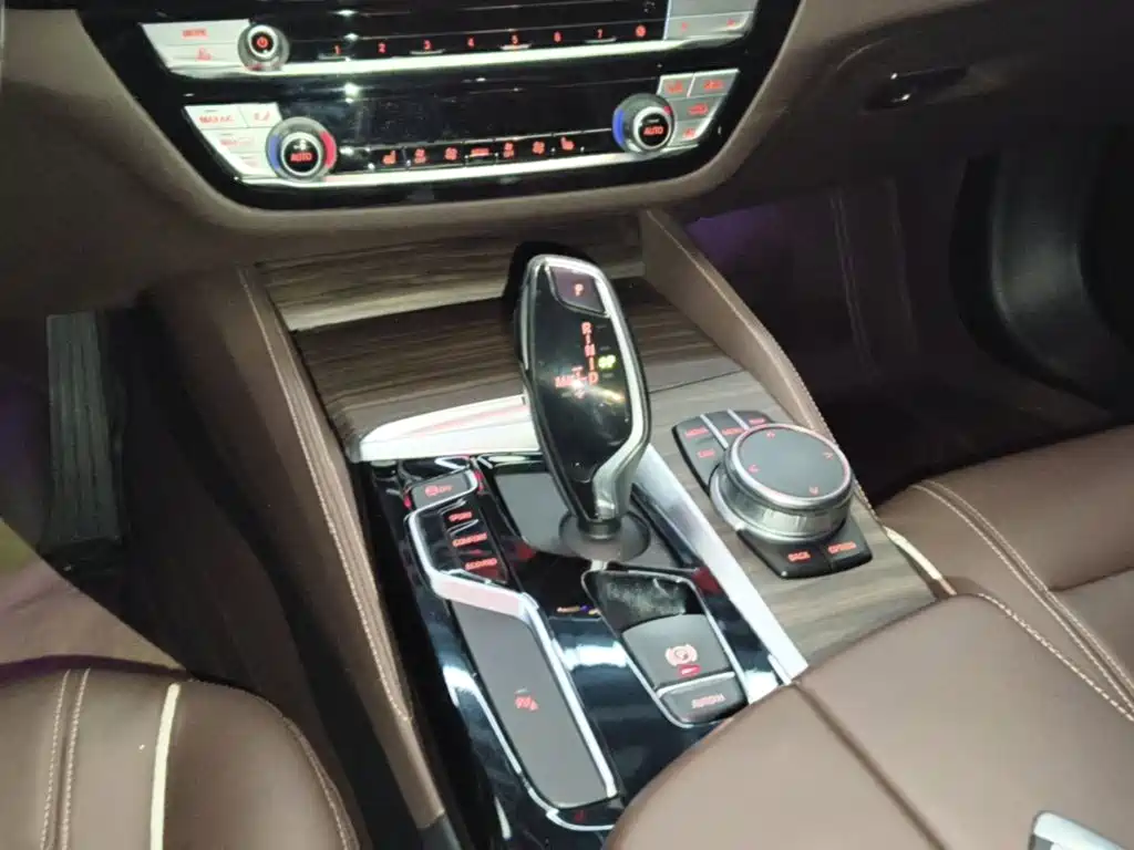 BMW 5 Series — фото 14