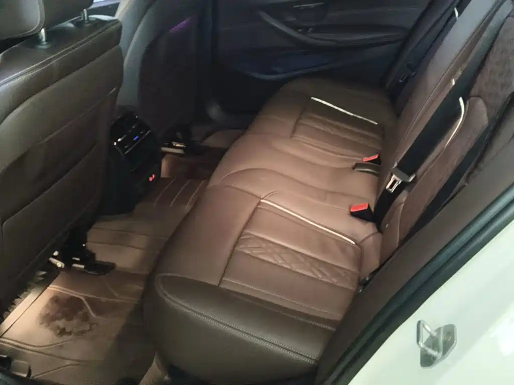 BMW 5 Series — фото 17