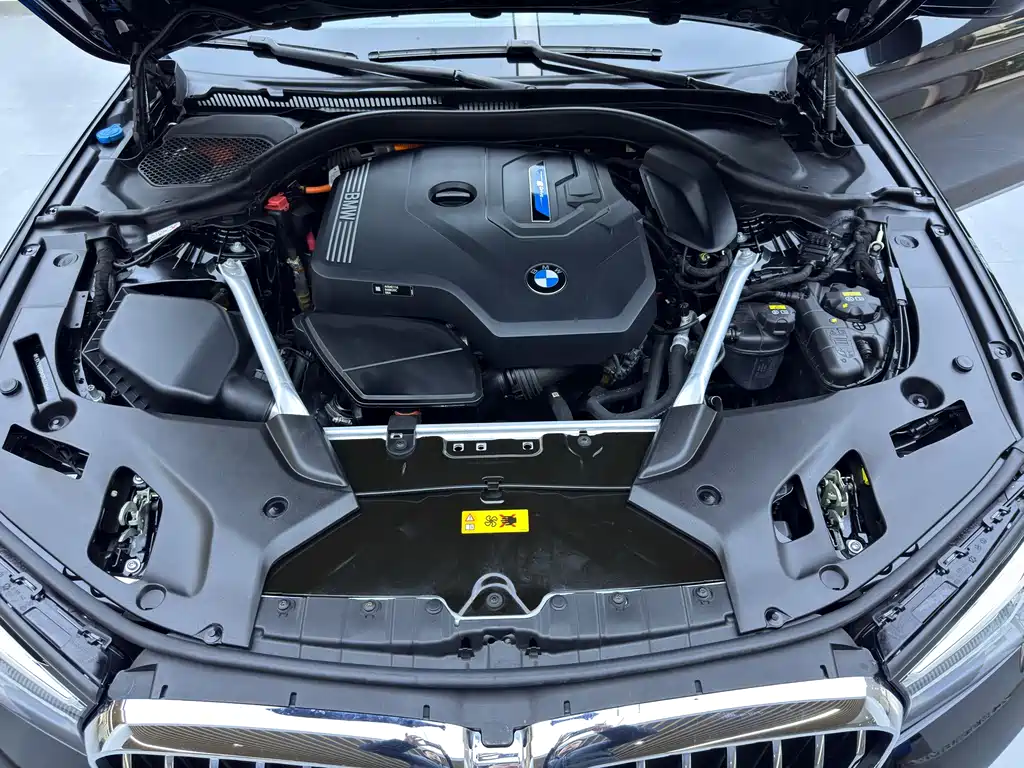 BMW 5 Series New Energy — фото 9