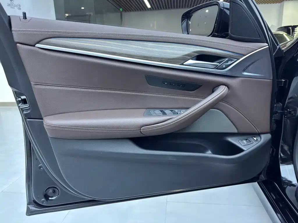 BMW 5 Series New Energy — фото 10