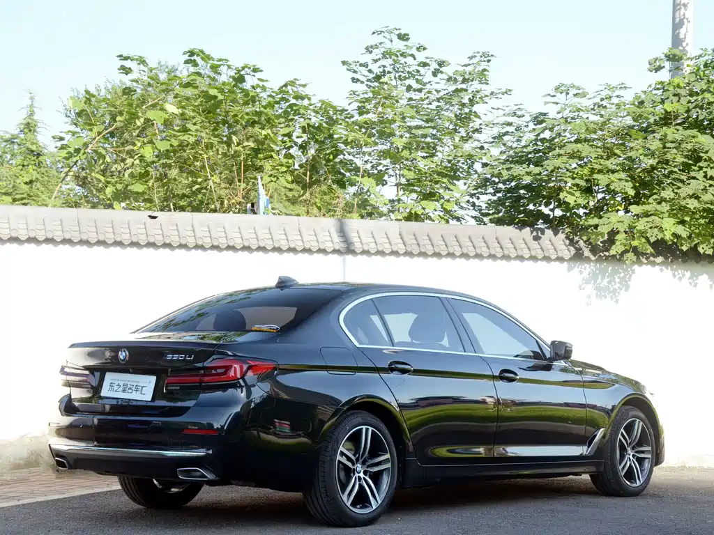 BMW 5 Series — фото 13