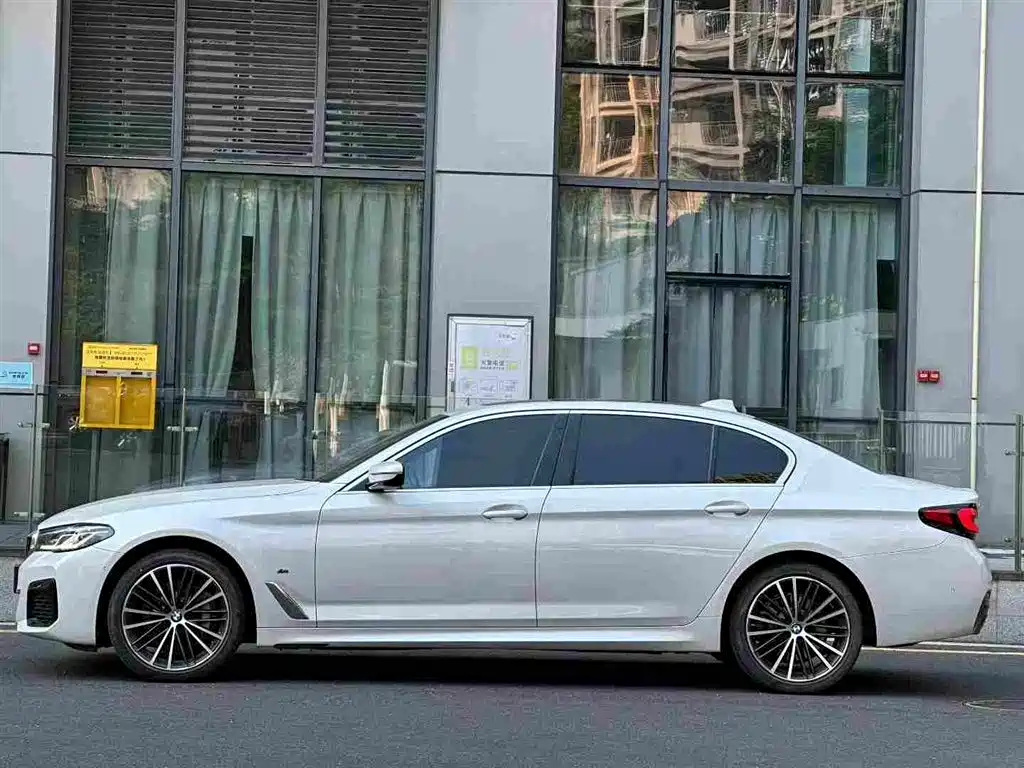 BMW 5 Series — фото 3