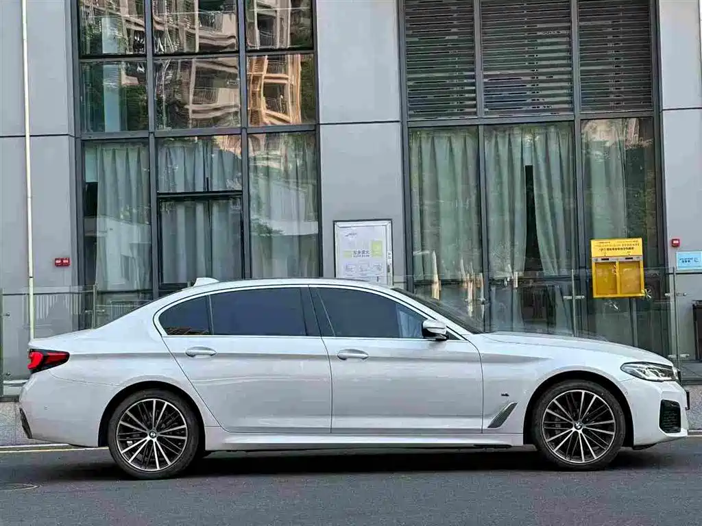 BMW 5 Series — фото 4