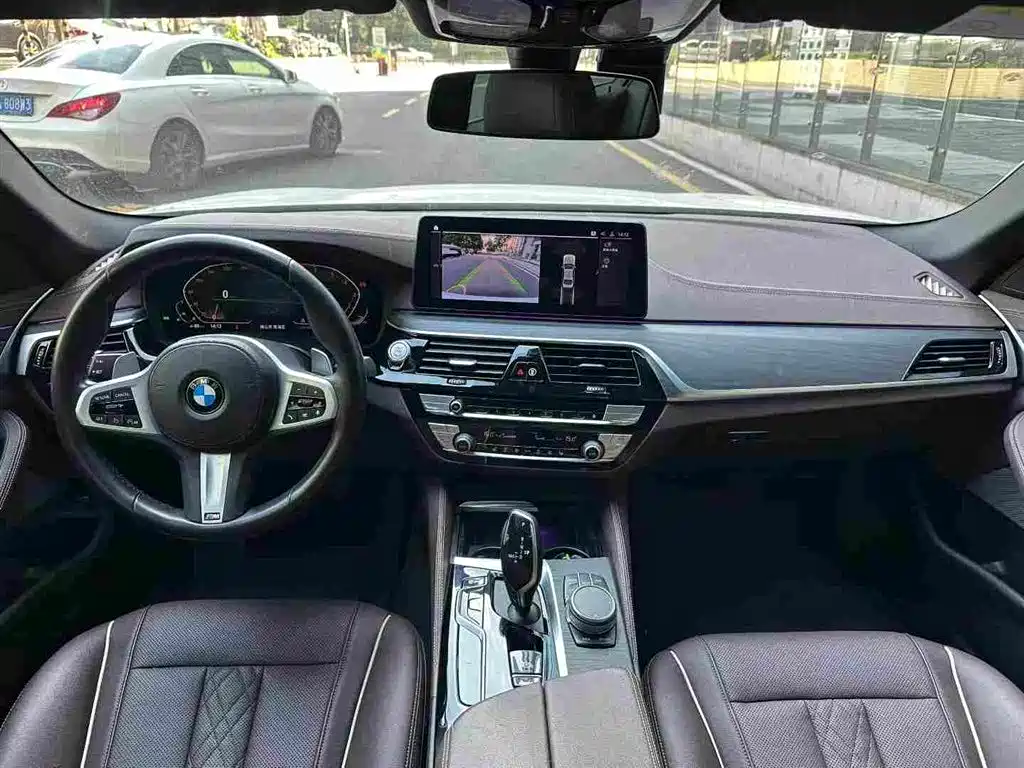 BMW 5 Series — фото 7