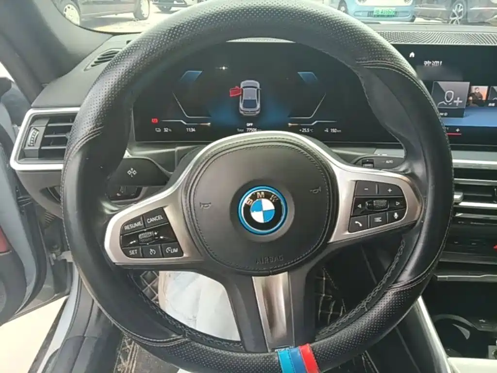 BMW i4 — фото 11