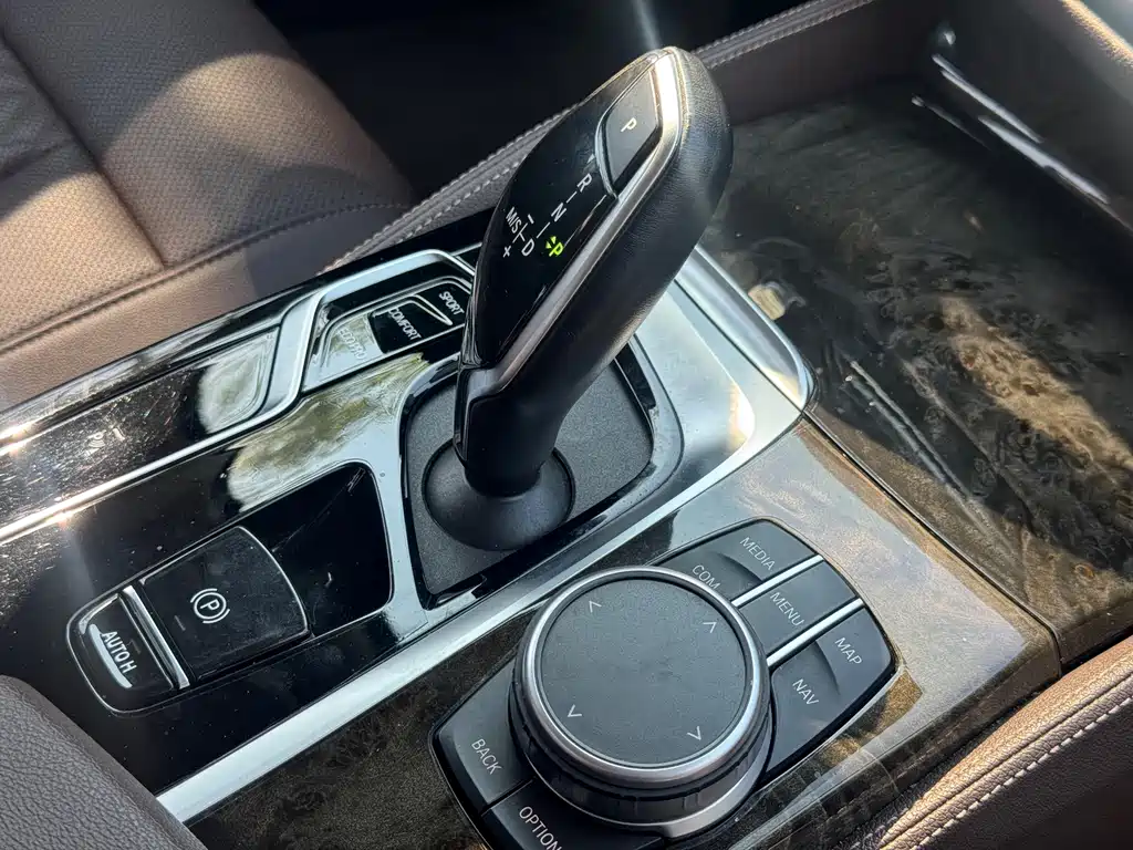 BMW 5 Series — фото 11