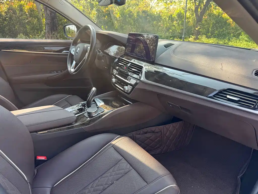 BMW 5 Series — фото 13