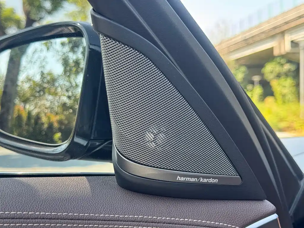 BMW 5 Series — фото 14