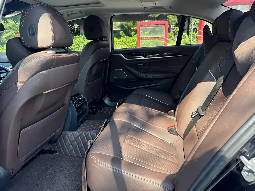 BMW 5 Series — фото 15