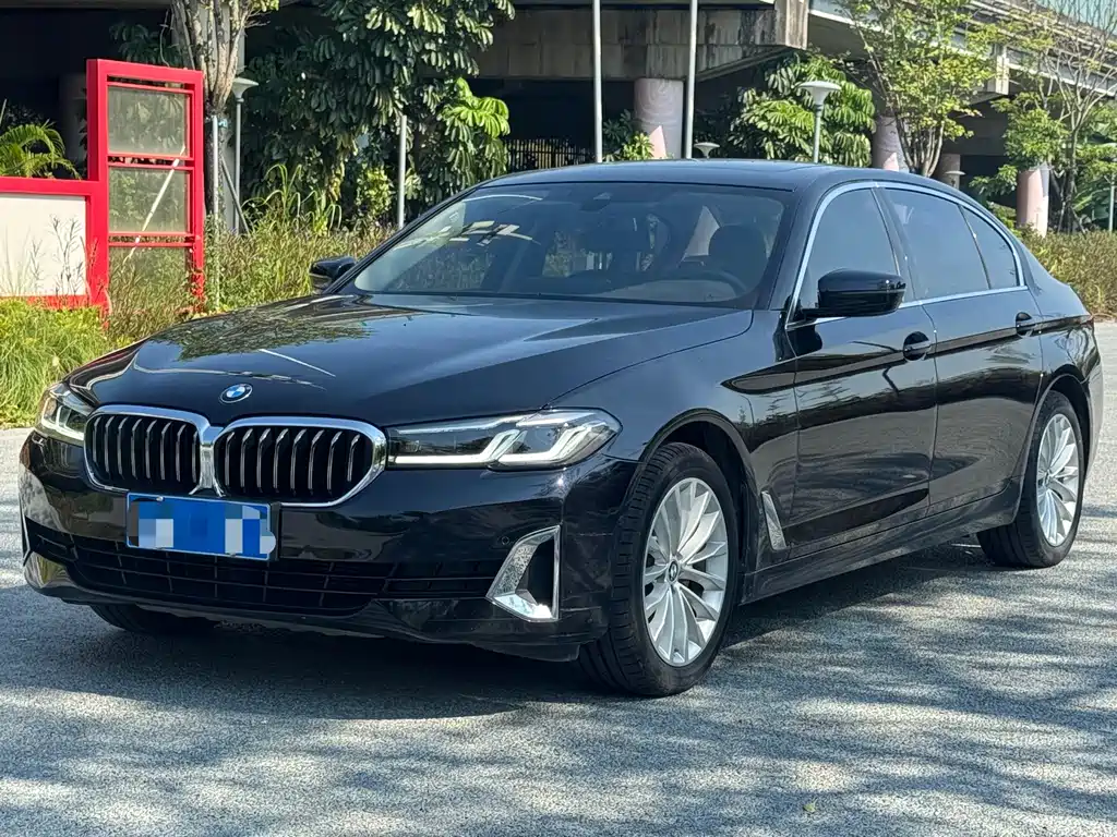 BMW 5 Series — фото 1