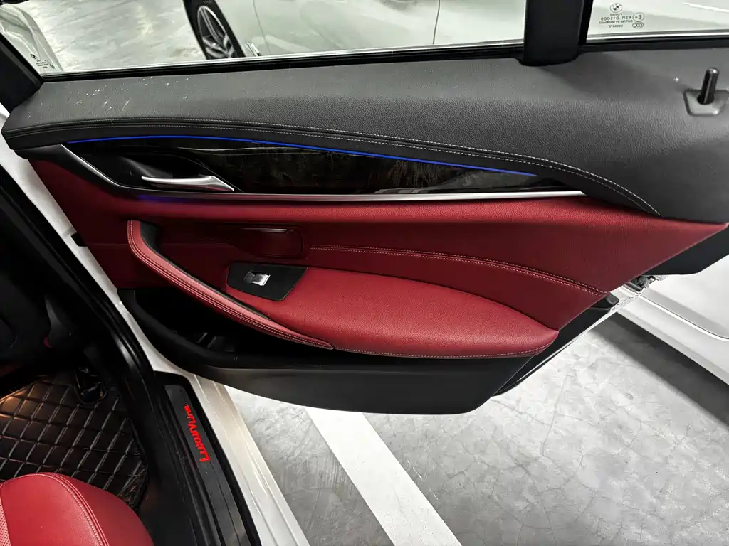 BMW 5 Series — фото 14