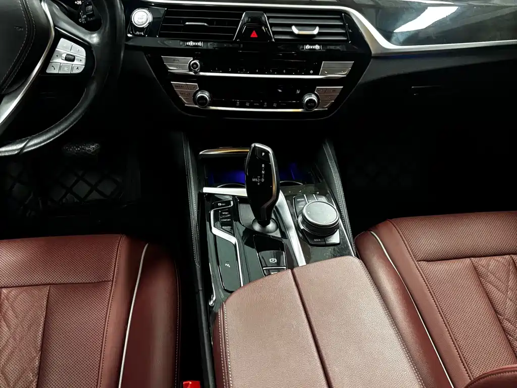 BMW 5 Series — фото 15