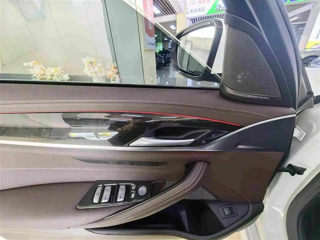 BMW 5 Series — фото 11