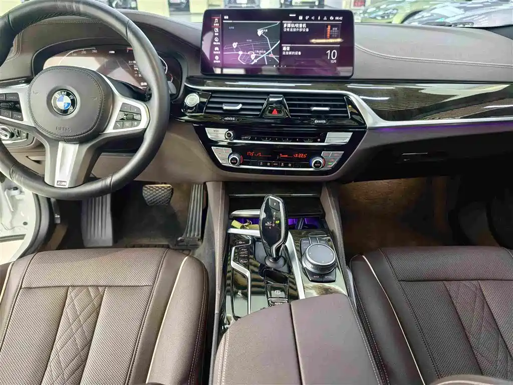 BMW 5 Series — фото 14