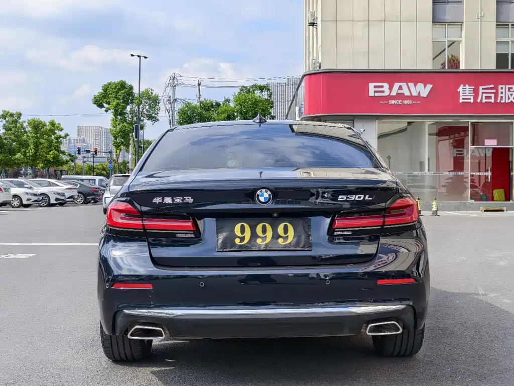 BMW 5 Series — фото 11