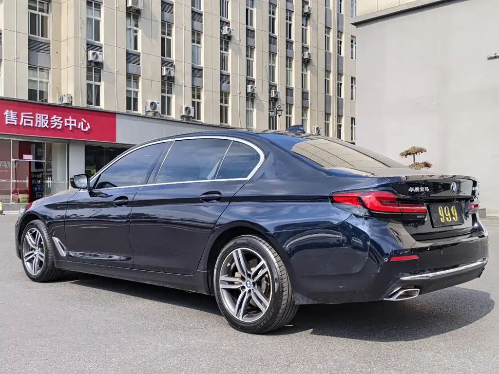 BMW 5 Series — фото 12