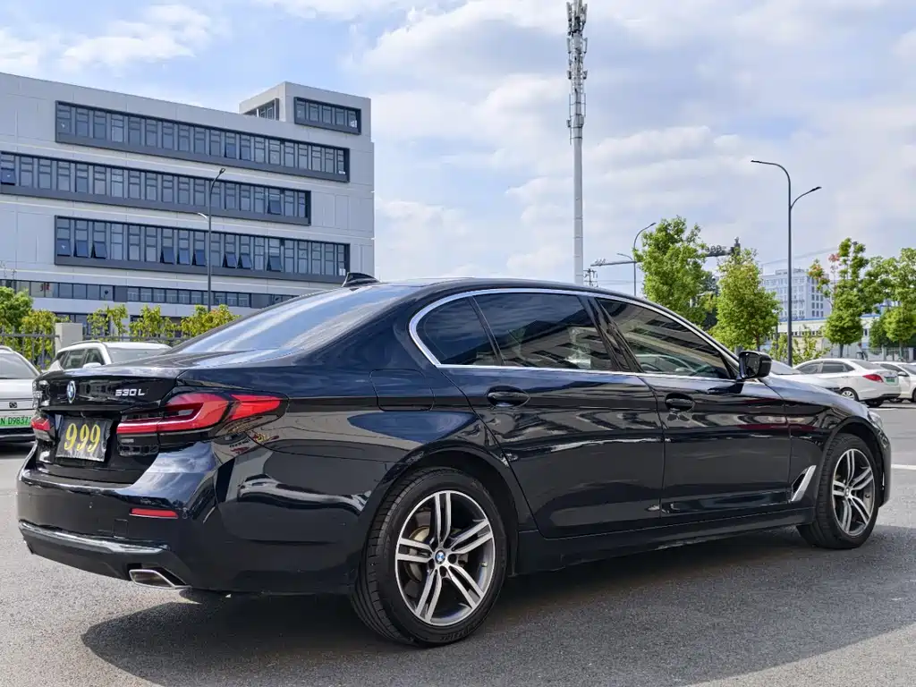 BMW 5 Series — фото 10